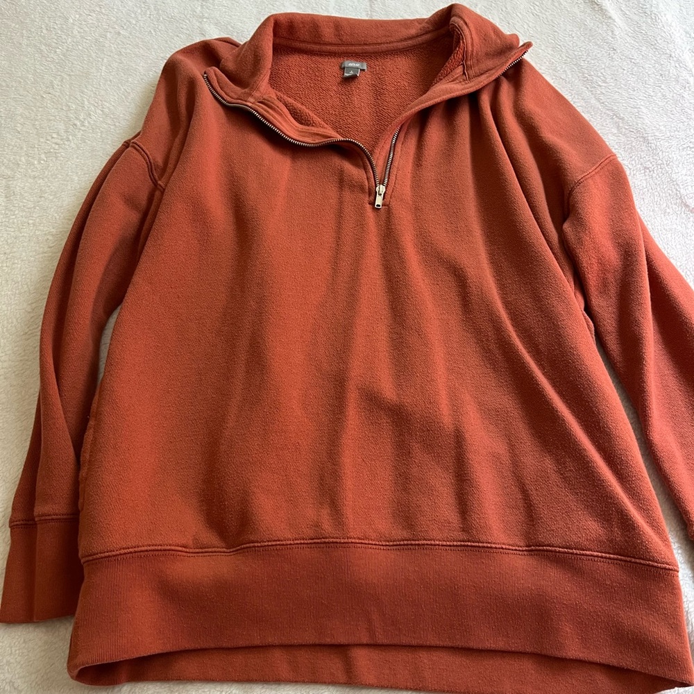 arie half zip size small but fits a little big